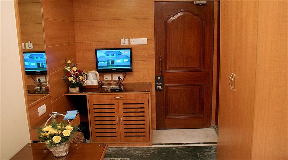 Fabhotel Panasia International Kolkata Exterior photo